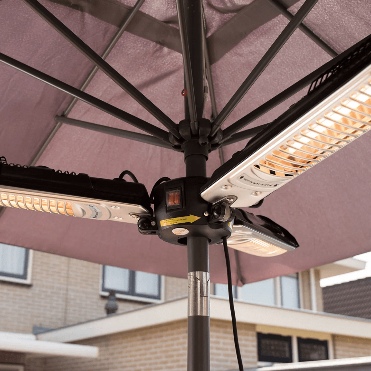 Bright Parasol noir 2000 Watt - Chauffageterrasse.fr