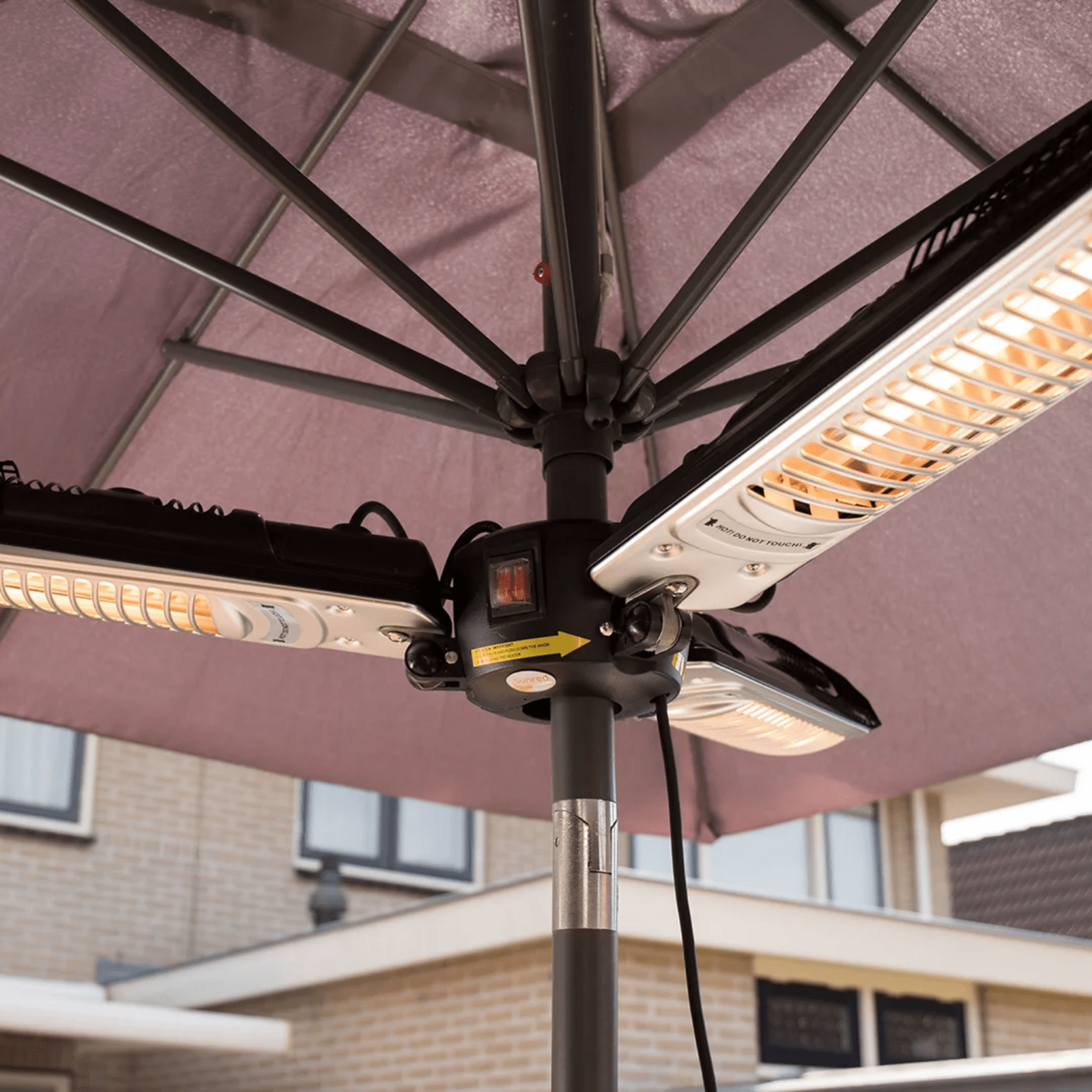 Bright Parasol noir 2000 Watt - Chauffageterrasse.fr