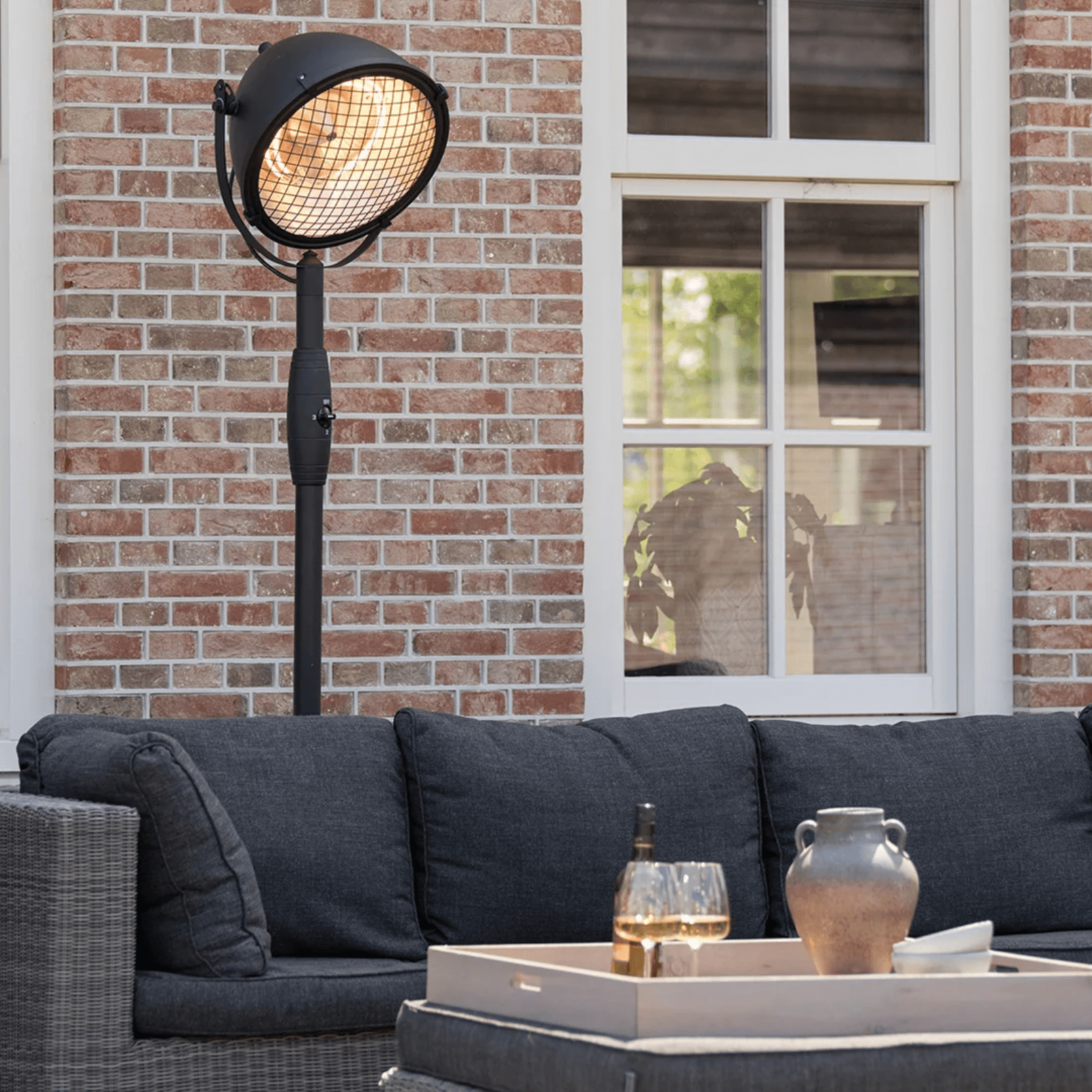 Indus Bright Sur pied noir 2100 Watt - Chauffageterrasse.fr