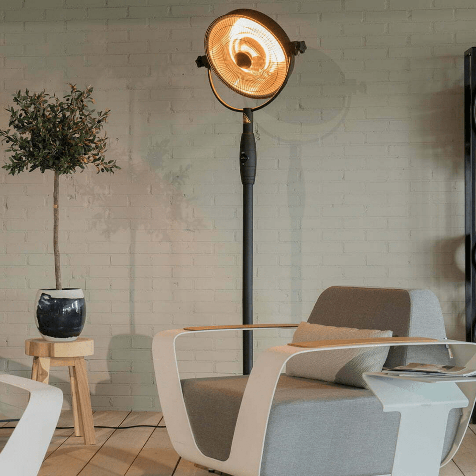 Retro Bright Sur pied noir 2100 Watt - Chauffageterrasse.fr