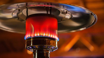 Grijze Sur piede Sargas gas chauffage de terrasse met 14000 Watt op een veranda